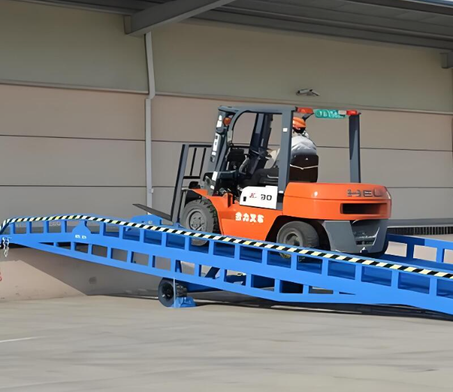 安平移动式卸货平台（叉车用）